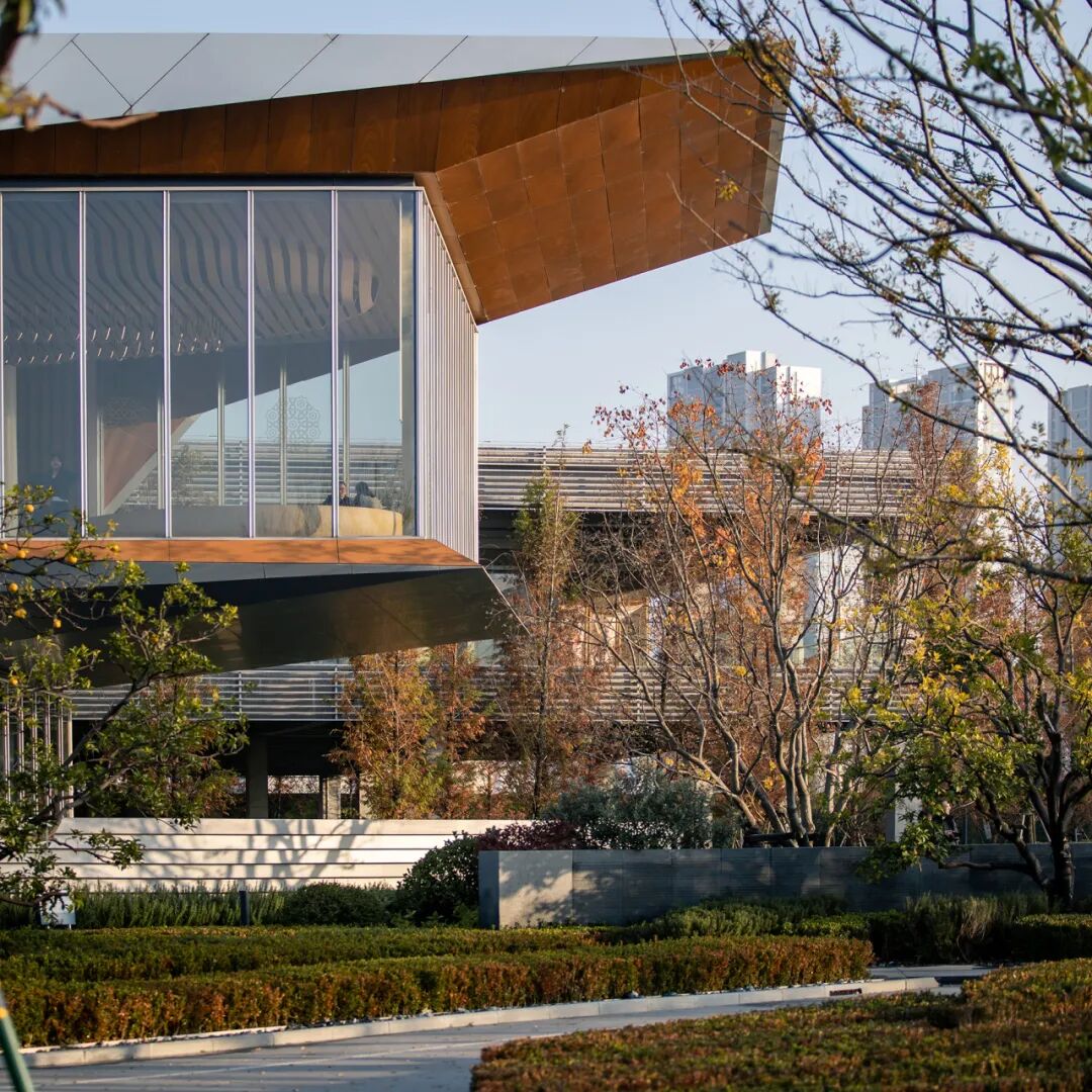 文化锚点的公共性重构：武汉长江天地和集与滨江公园更新 / 正象设计