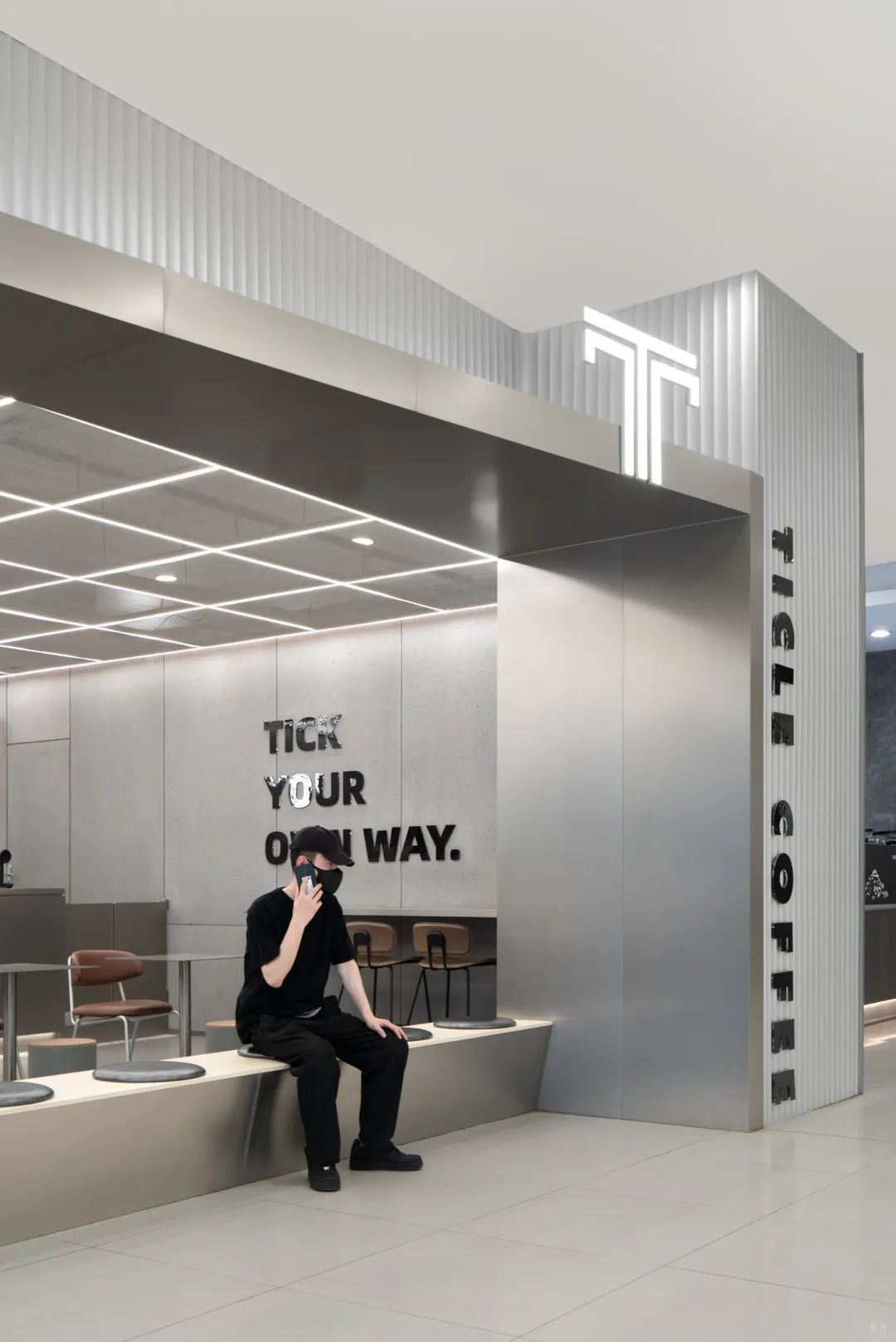 新作丨不锈钢与混凝土的交错：Ticle Coffee系列设计 / 大观建筑