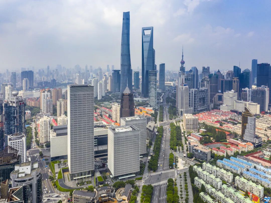 将浦东新区商业和交通配套无缝结合的公共目的地：上海浦东金融广场（下）