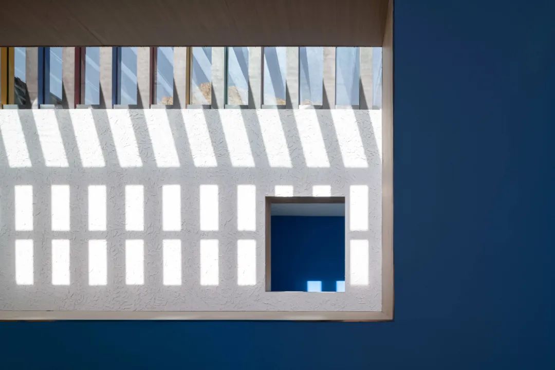 新作丨洛扎县中学多功能艺术中心 - 光之峡谷 / 肖诚-深圳华汇