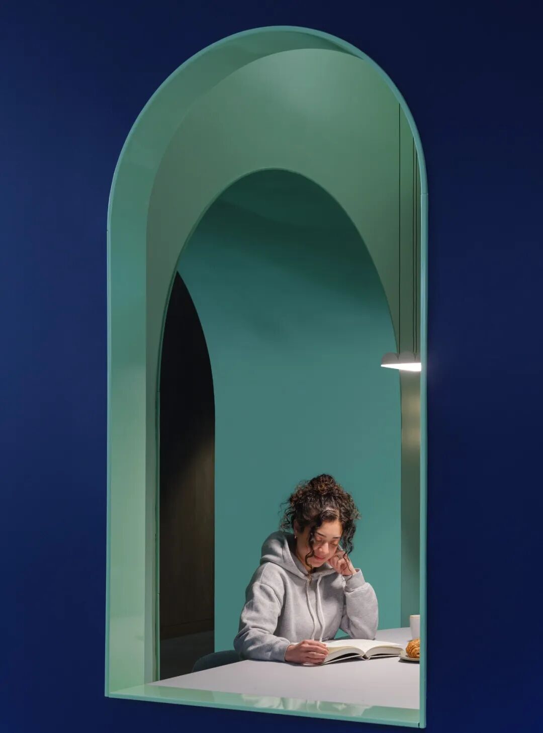 Gensler 2026年全球职场调研发现：使用AI最频繁的员工，团队联结也最紧密