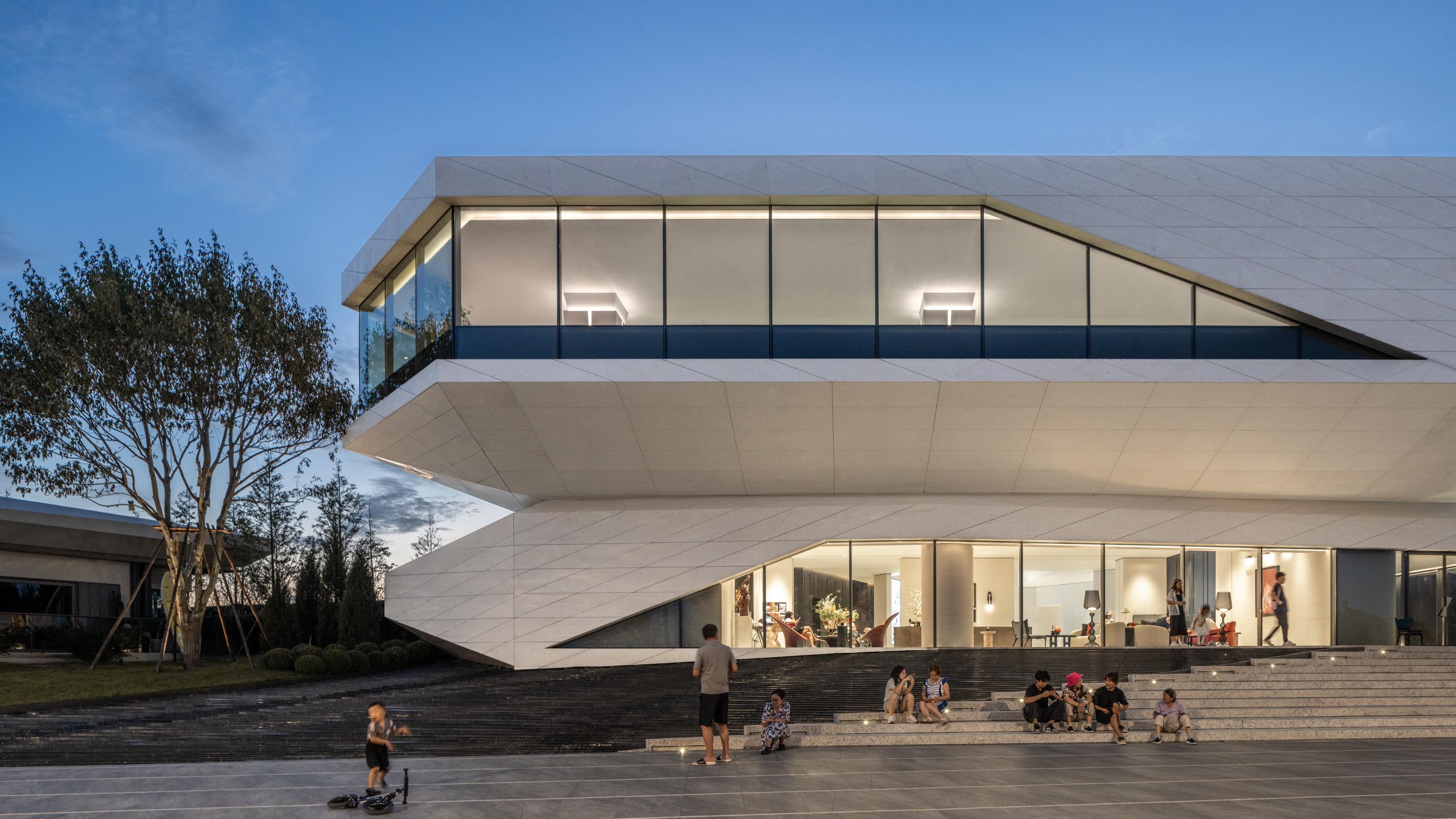 line+新作「石棱镜」，叠石望海，激活大连凌水湾滨海地景