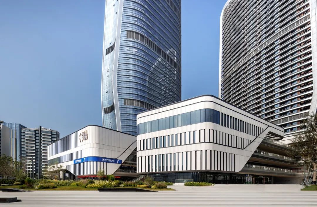 由 10 Design 设计的金湾华发国际商务中心正式落成
