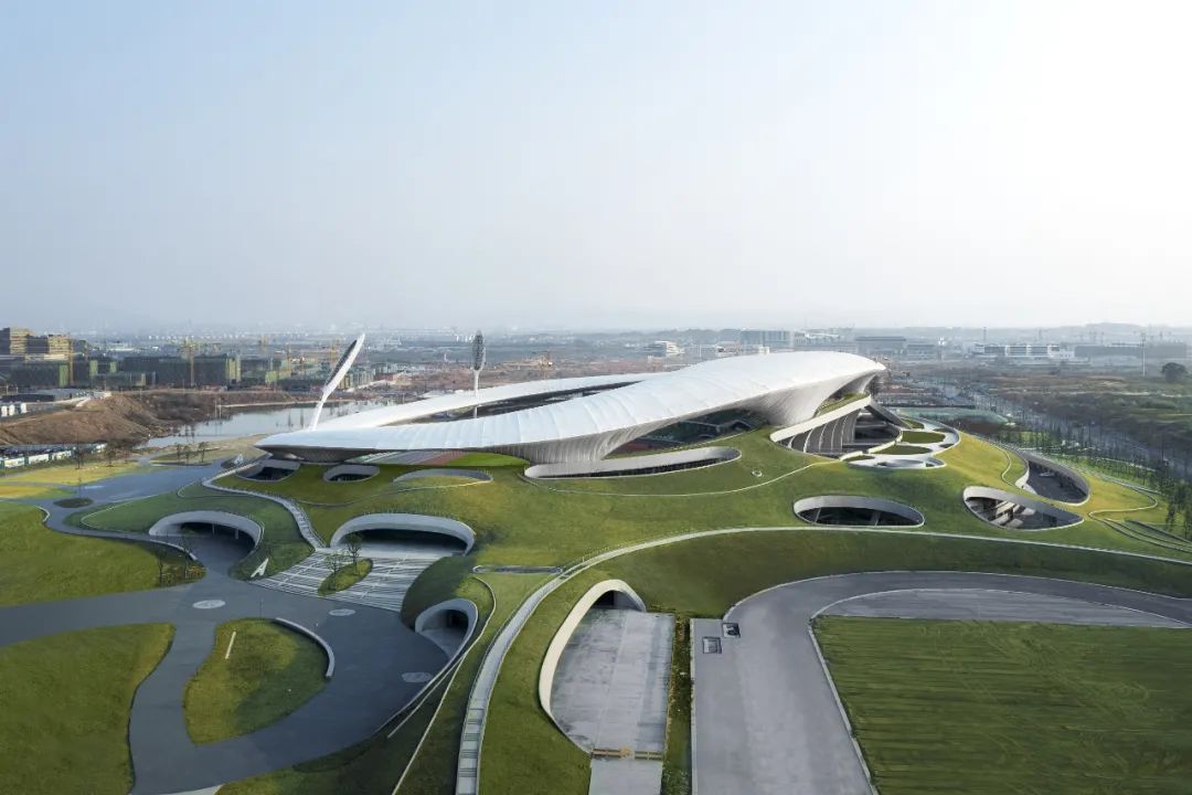 “消失的体育场”建成，马岩松/MAD全球最大覆土建筑群设计