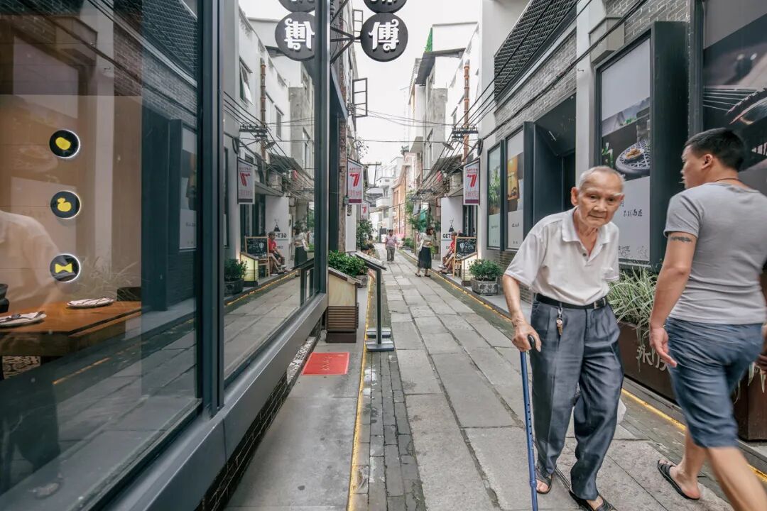 李中伟：自我校准，直白回应