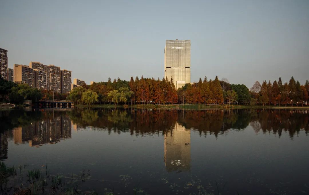 Aedas新作 | 上海嘉定新城新地标，融于自然的商务典范