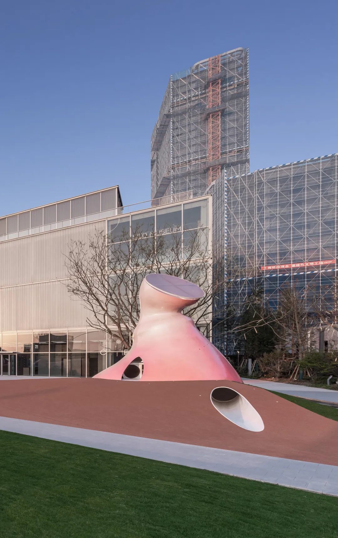 普利兹克大师最新作品:老粮仓变身筒仓艺术中心!