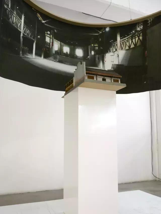 孤独图书馆，798艺术区，雨亭