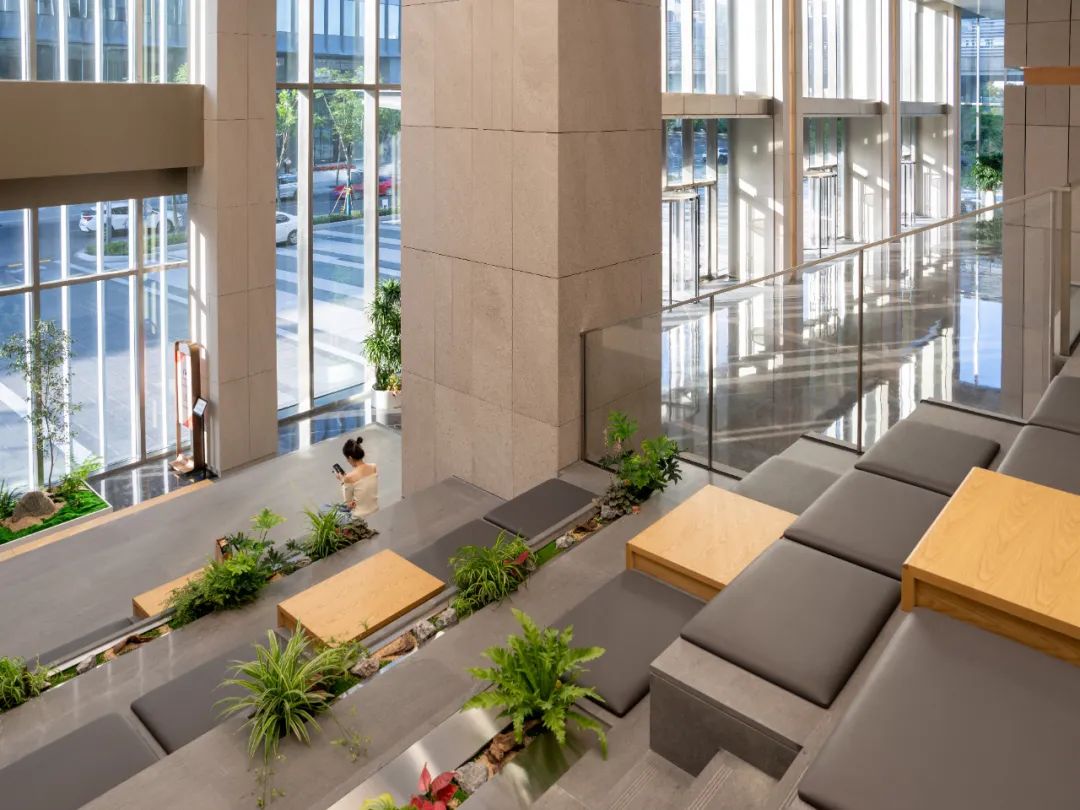 前滩国际广场与陆家嘴广场L+PLAZA商场