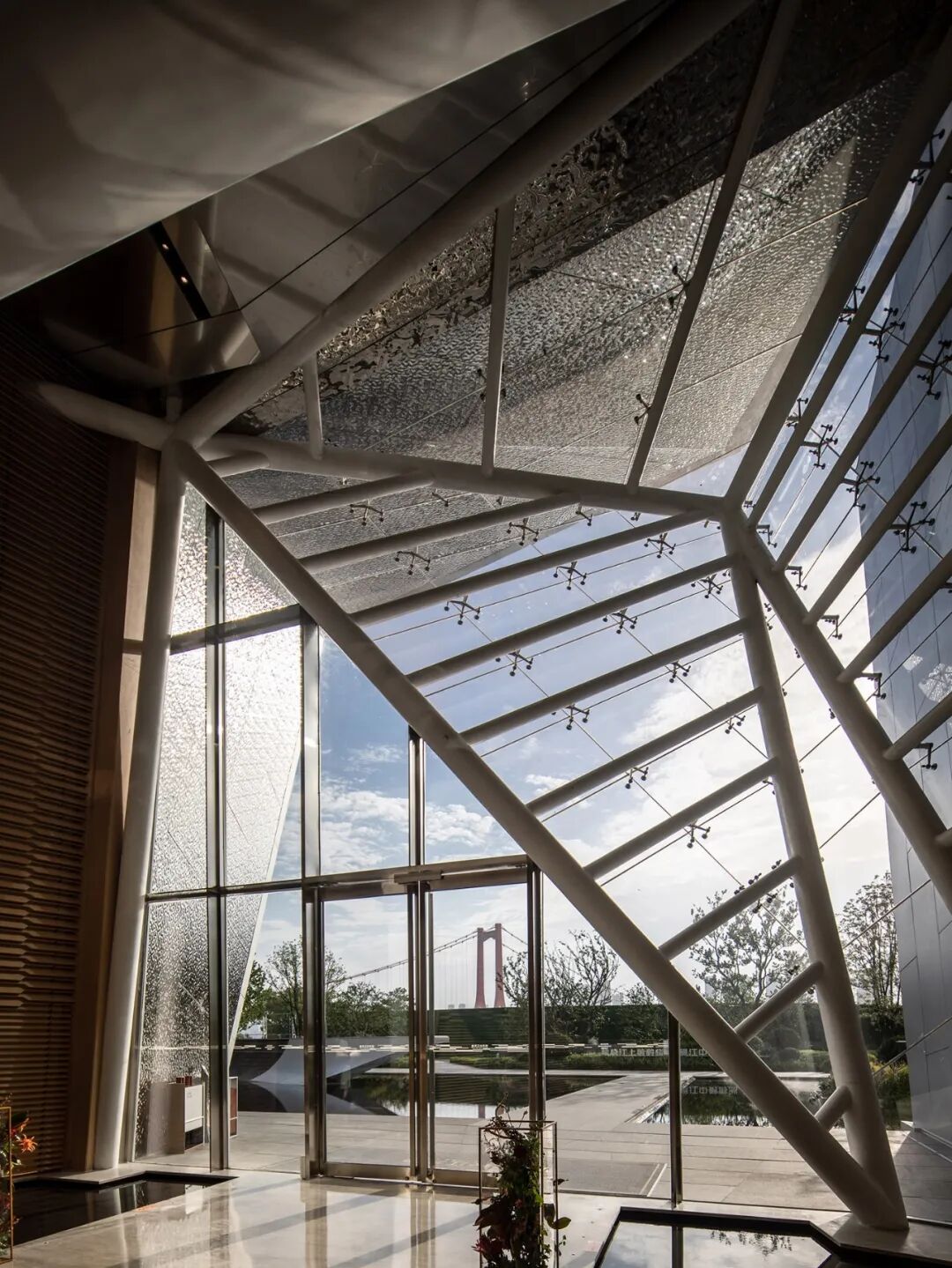 文化锚点的公共性重构：武汉长江天地和集与滨江公园更新 / 正象设计