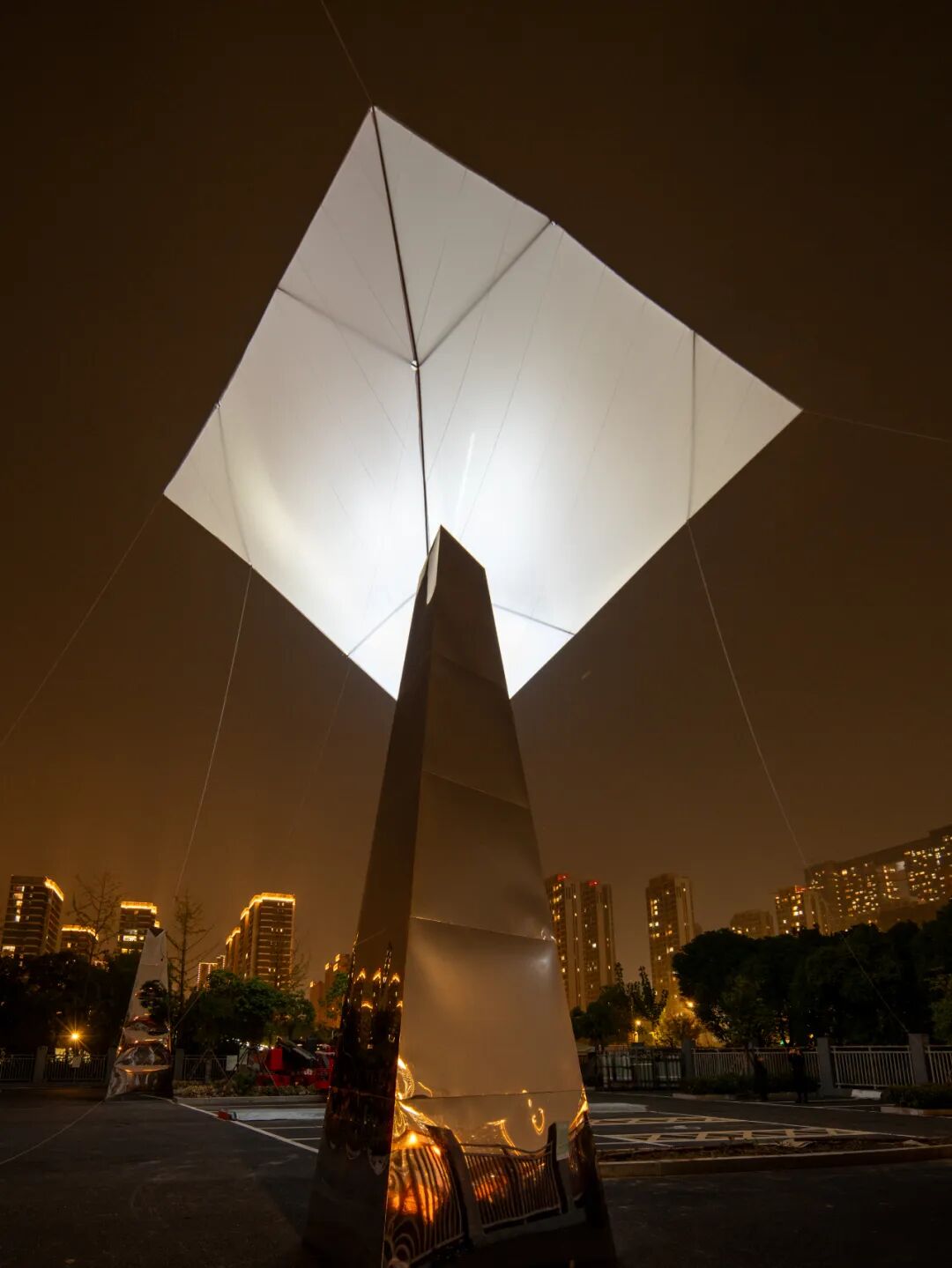 从「光之塔」到「云坐标」｜line+在杭州第三中心中轴线的城市媒介实验