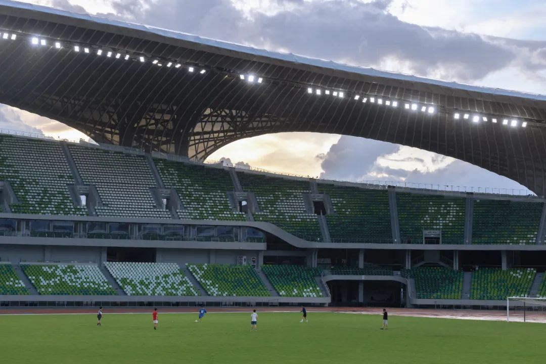 “消失的体育场”建成,马岩松/MAD全球最大覆土建筑群设计