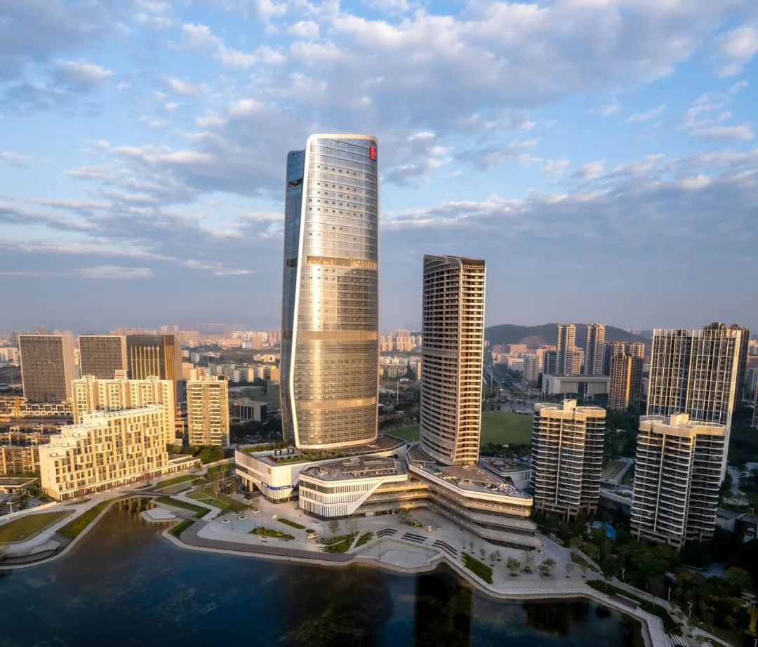 由 10 Design 设计的金湾华发国际商务中心正式落成