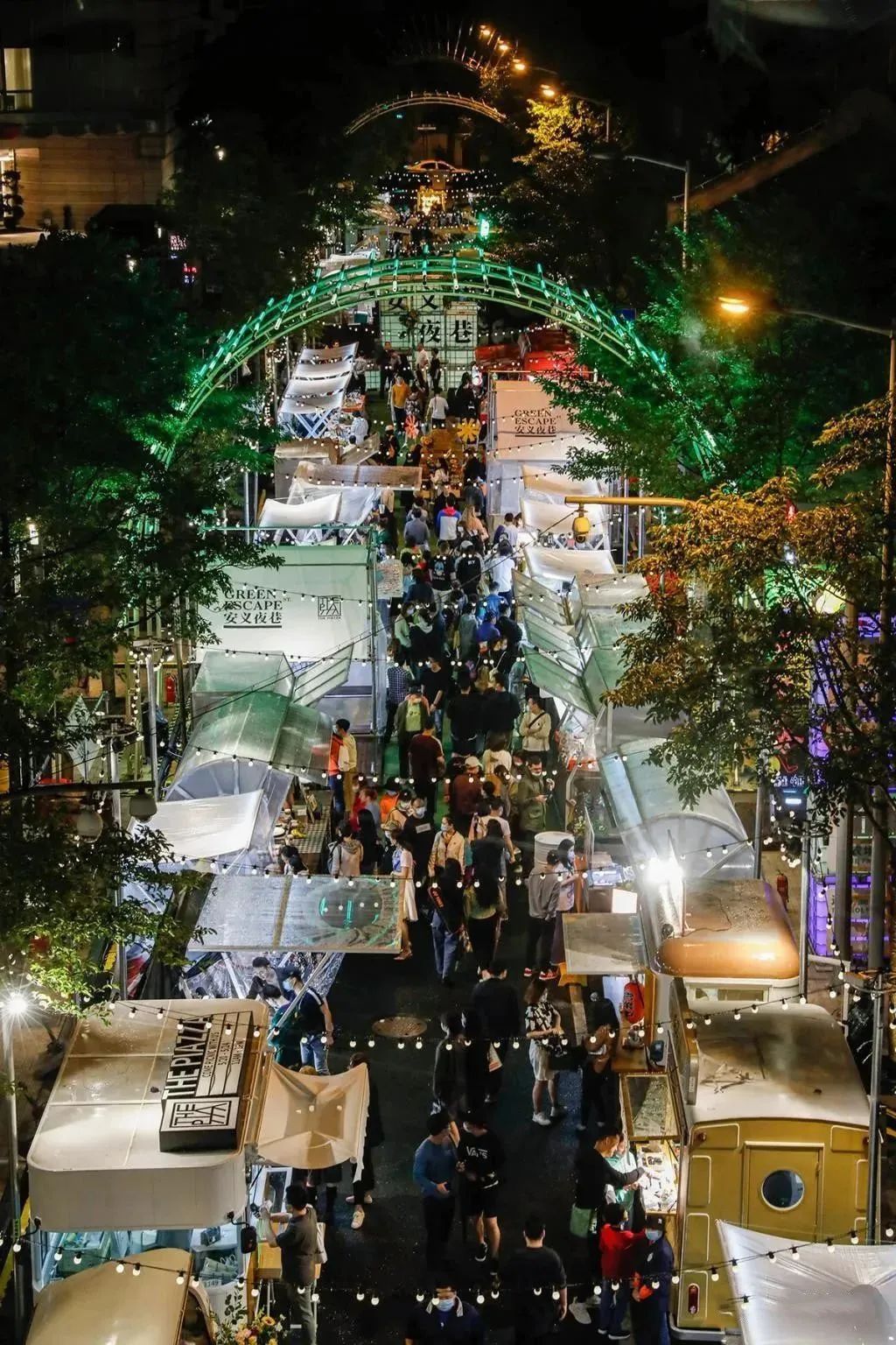 缤纷夜经济，购物中心升腾的“烟火气”