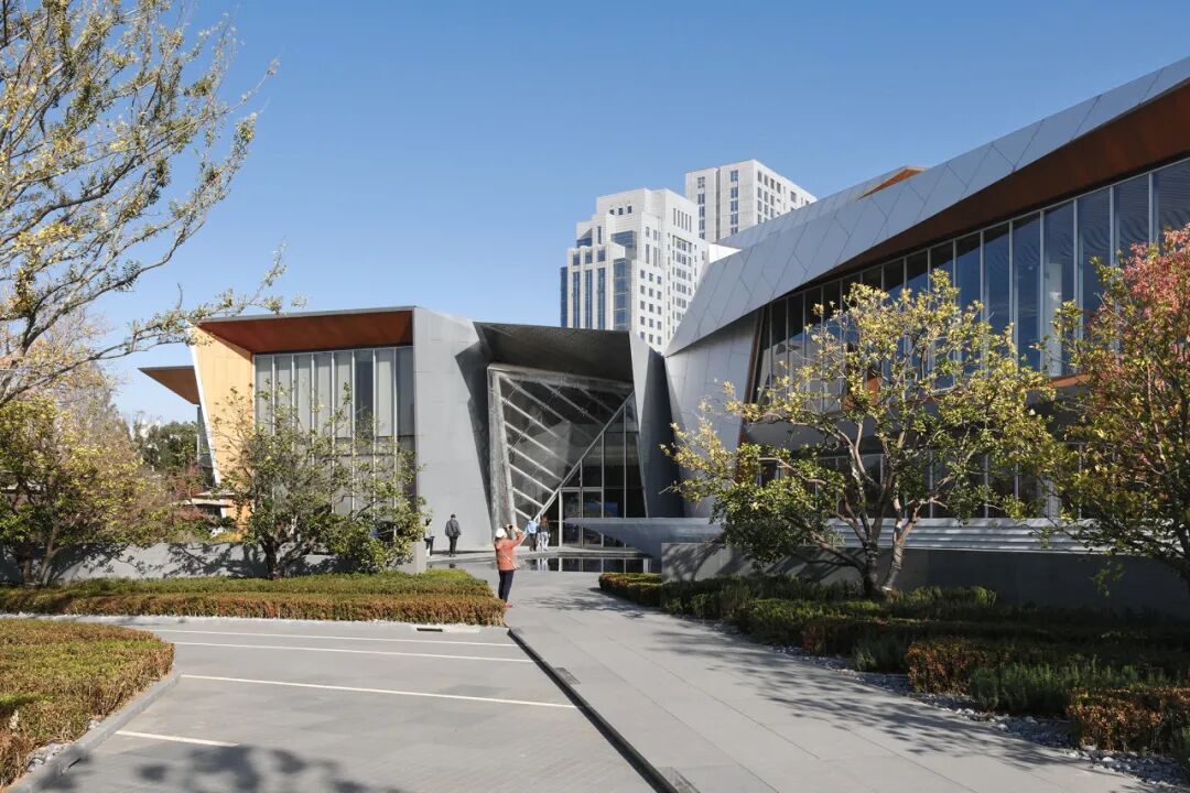 文化锚点的公共性重构：武汉长江天地和集与滨江公园更新 / 正象设计