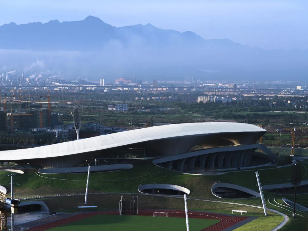 “消失的体育场”建成,马岩松/MAD全球最大覆土建筑群设计