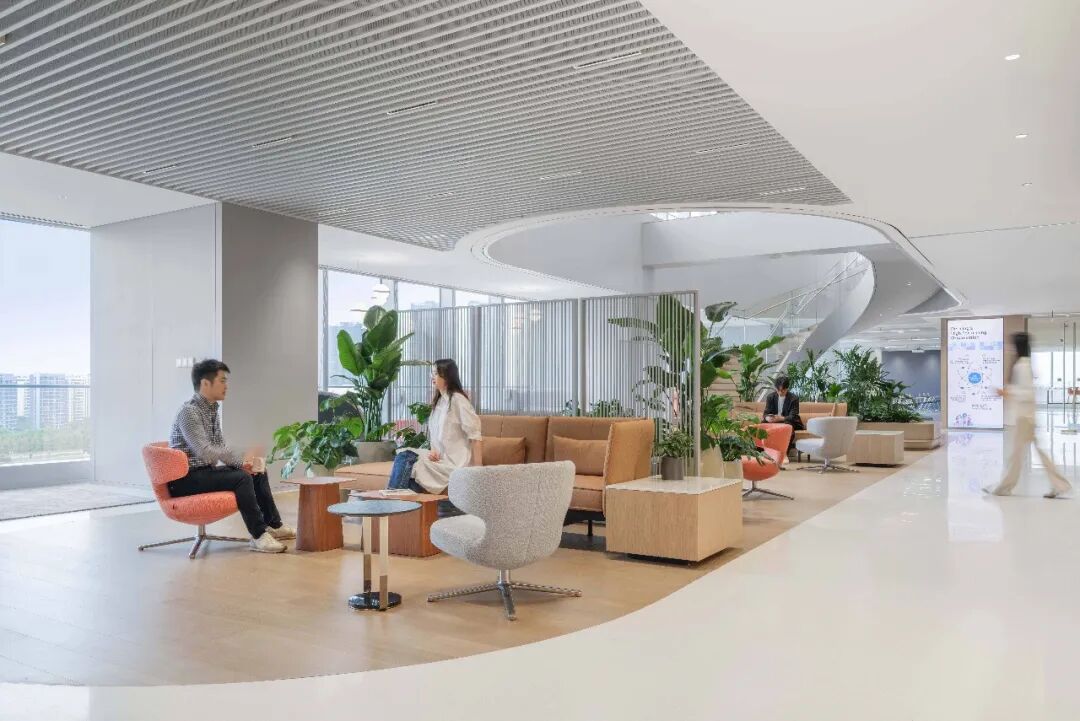 Gensler 2026年全球职场调研发现：使用AI最频繁的员工，团队联结也最紧密