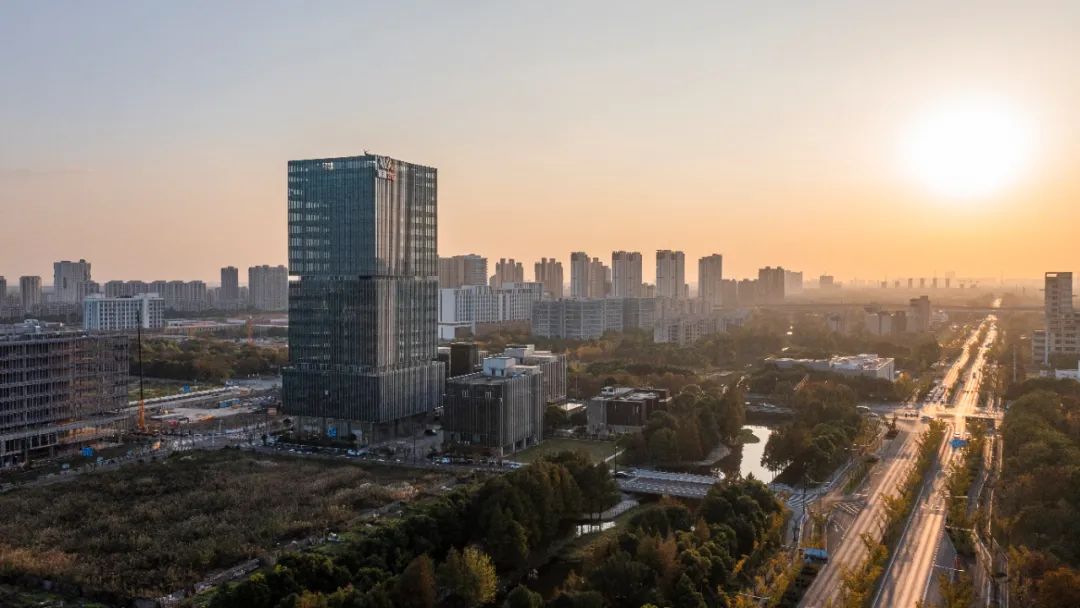 Aedas新作 | 上海嘉定新城新地标，融于自然的商务典范