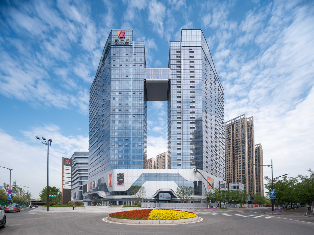 巨无霸商业体，塑造城市商业格局的一站式消费体验