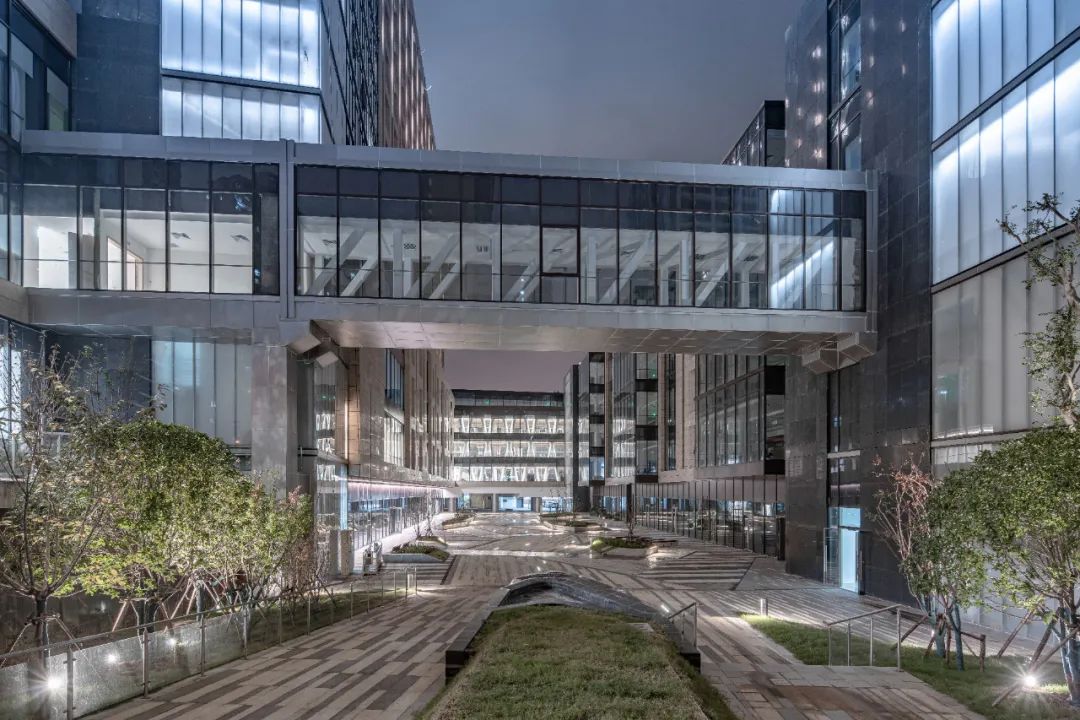 《中国当代青年建筑师》出版，ALEX WANG (王翔）接受采访