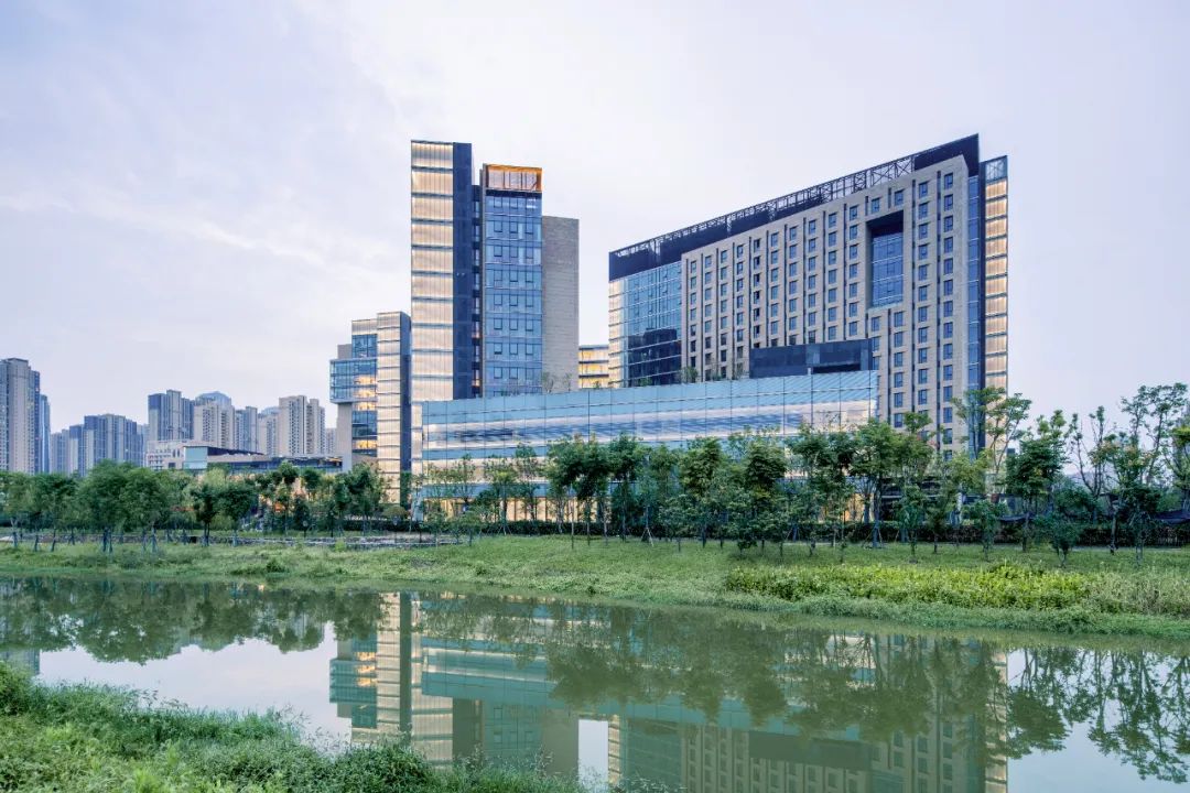 《中国当代青年建筑师》出版，ALEX WANG (王翔）接受采访