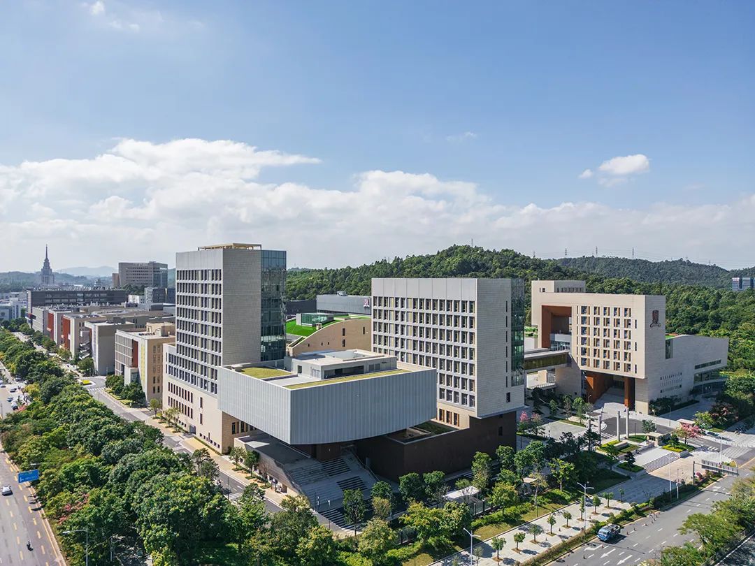 香港中文大学（深圳）二期丨山水林间，在地生长