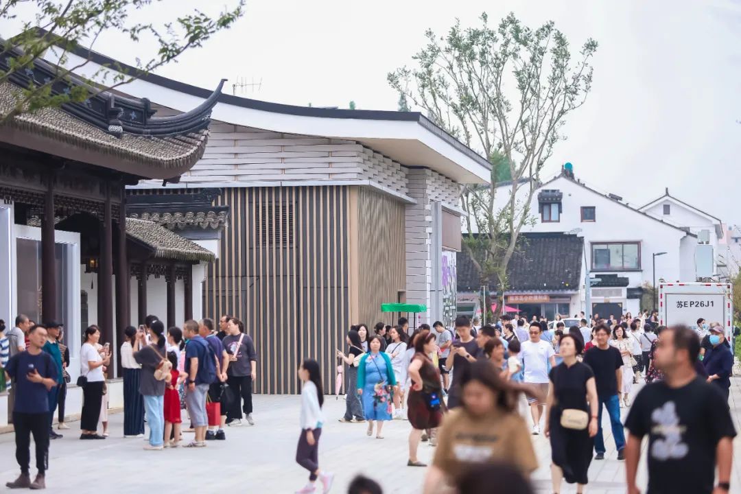 9&10月 | 苏州仁恒仓街，重庆印象城盛大开业；南京、西安项目稳步施工；多项国际大奖榜上有名；业界交流频频...
