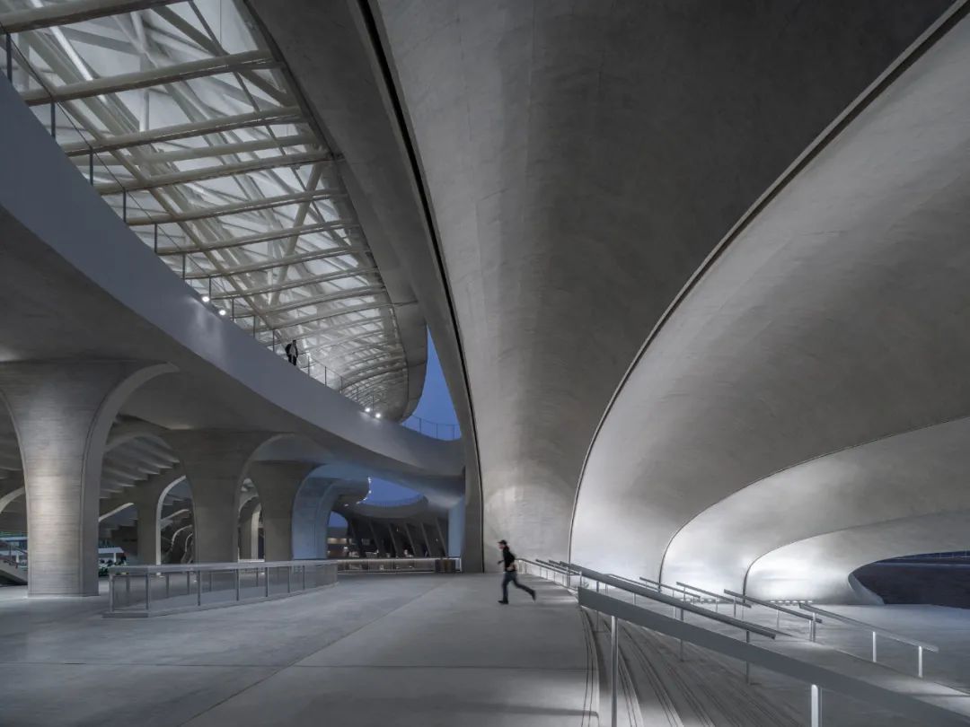“消失的体育场”建成,马岩松/MAD全球最大覆土建筑群设计