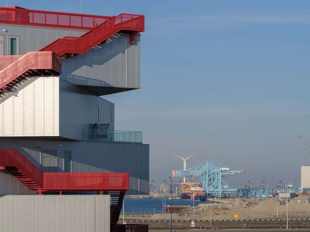 高能效的叙事机器 | MVRDV在鹿特丹港口打造「波特兰蒂斯」，为游客带来观海新视角