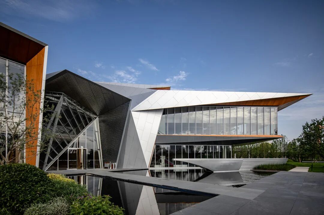 文化锚点的公共性重构：武汉长江天地和集与滨江公园更新 / 正象设计