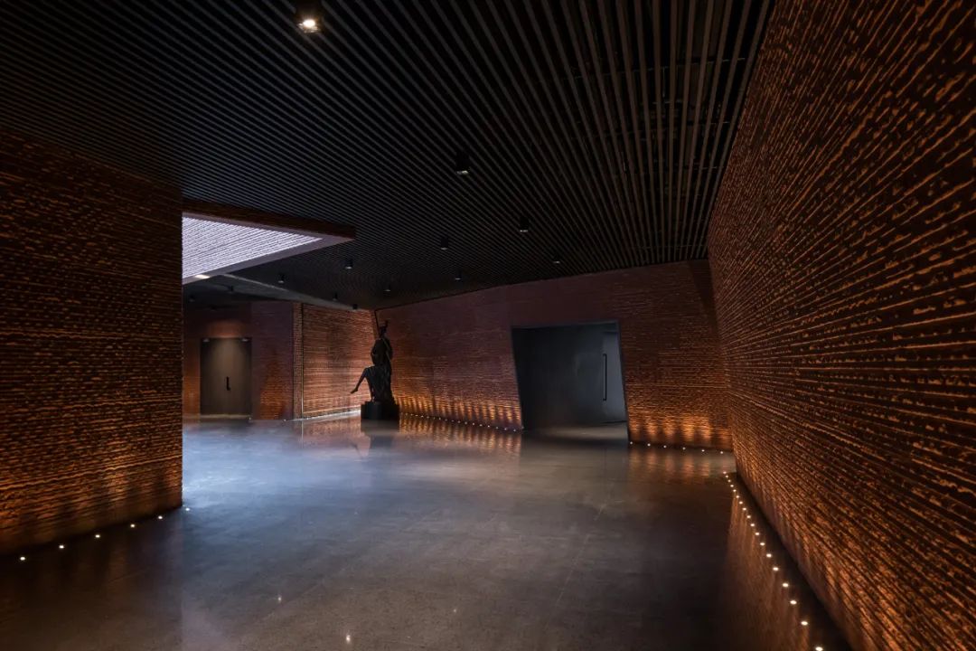 line+WORK | 红色石阵，云南东风韵艺术中心