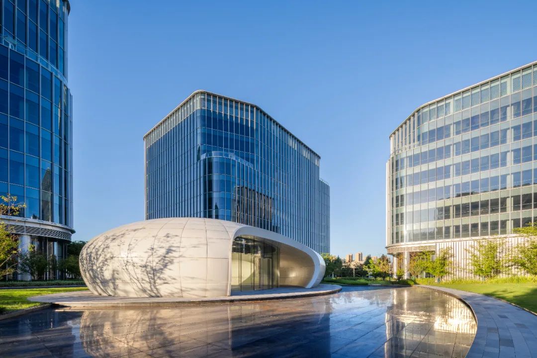 张江科学城数智天地 · 智慧谷：以“半园半院”理念，打造立体智慧社区新范式