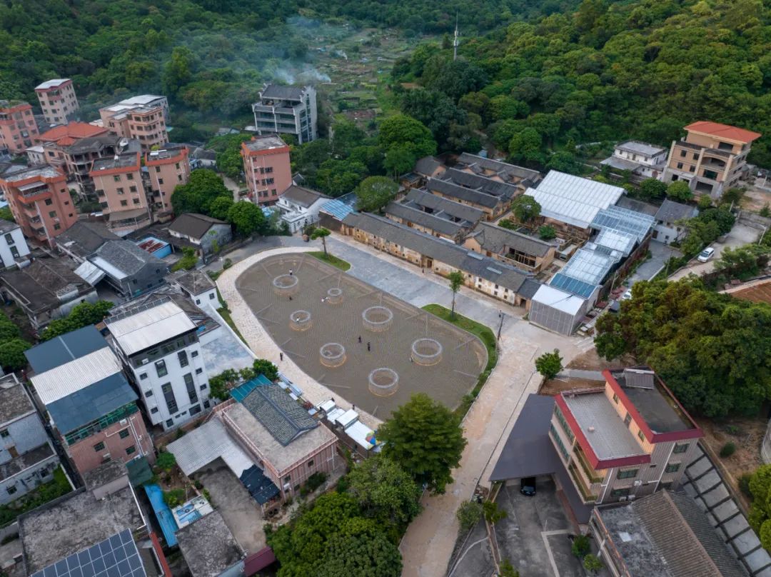 朱小地：在对岸，反观自我