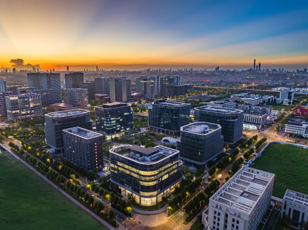 张江科学城数智天地 · 智慧谷：以“半园半院”理念，打造立体智慧社区新范式