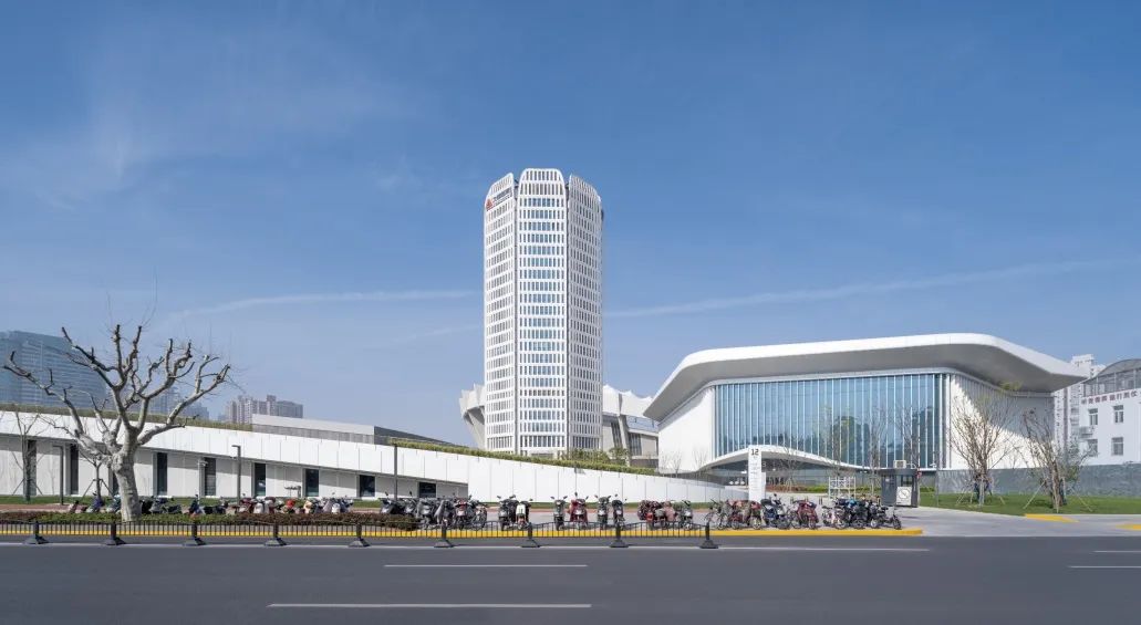 40岁老馆焕新归来 | 上海游泳馆变身 “市民水上运动中心”