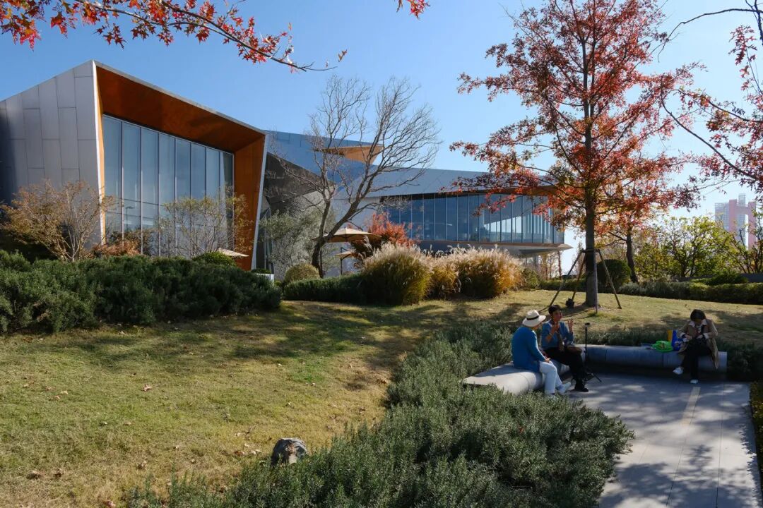 文化锚点的公共性重构：武汉长江天地和集与滨江公园更新 / 正象设计