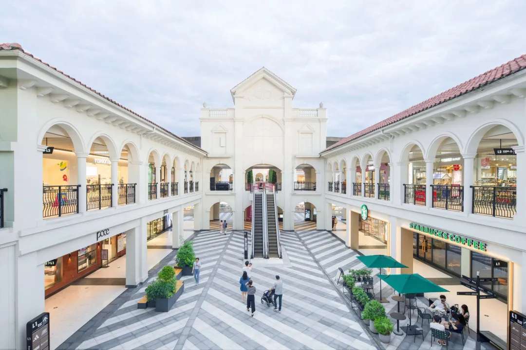 易加设计+都市实践刘晓都工作室｜广州八号仓流溪河奥莱小镇改造： 被时代抛弃的欧陆风如何重焕生机