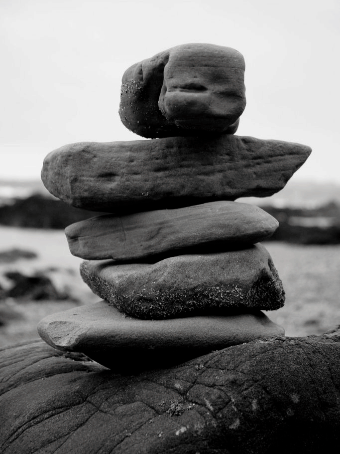 line+新作「石棱镜」，叠石望海，激活大连凌水湾滨海地景