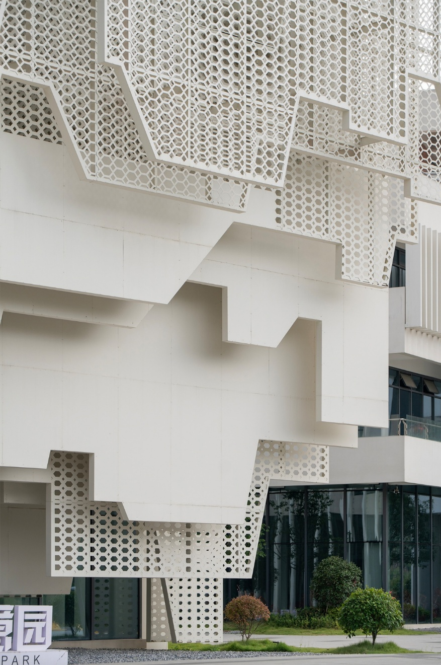 张华:个色的“拧种”