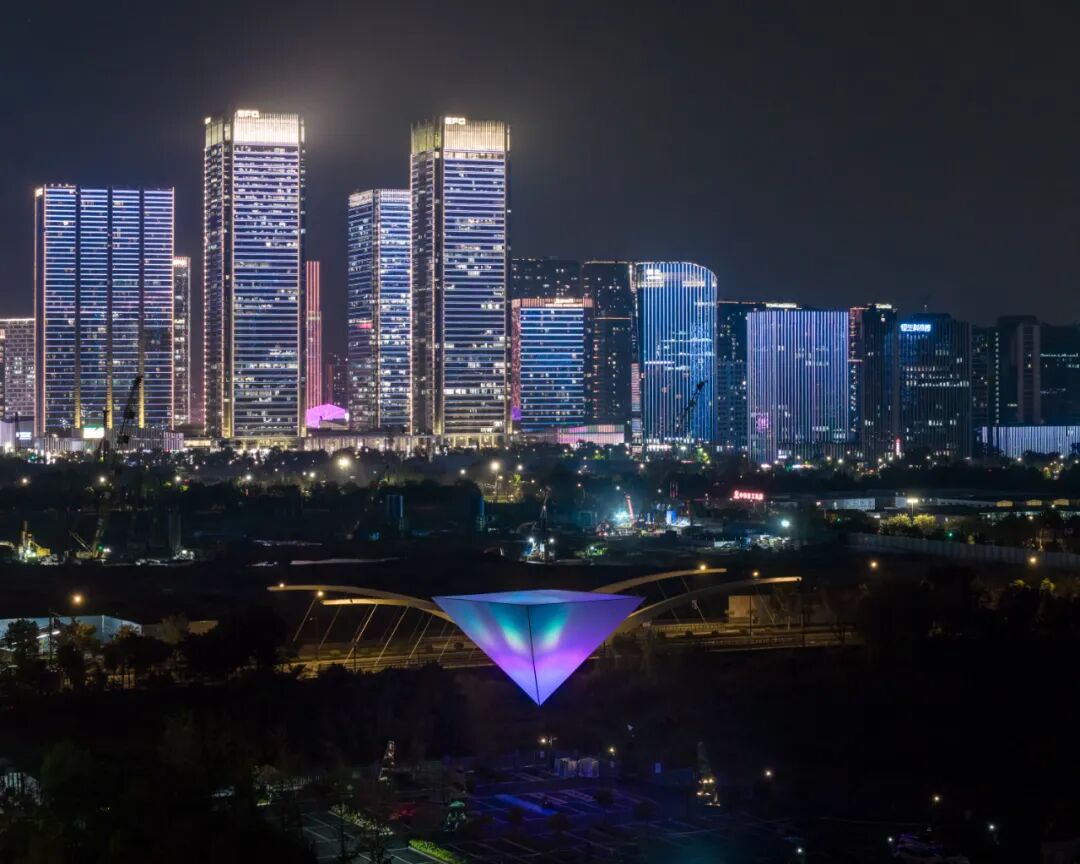 从「光之塔」到「云坐标」｜line+在杭州第三中心中轴线的城市媒介实验