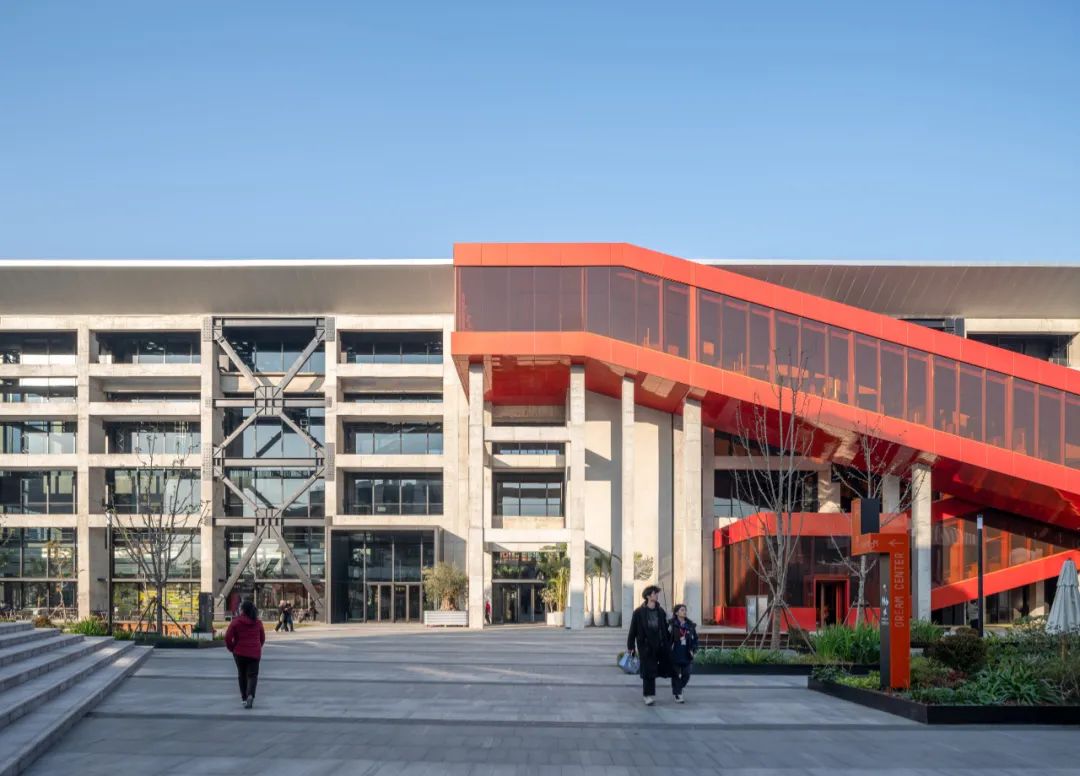 MVRDV 完成上海 GATE M 西岸梦中心，改造升级工业遗存，打造活力滨水文旅目的地