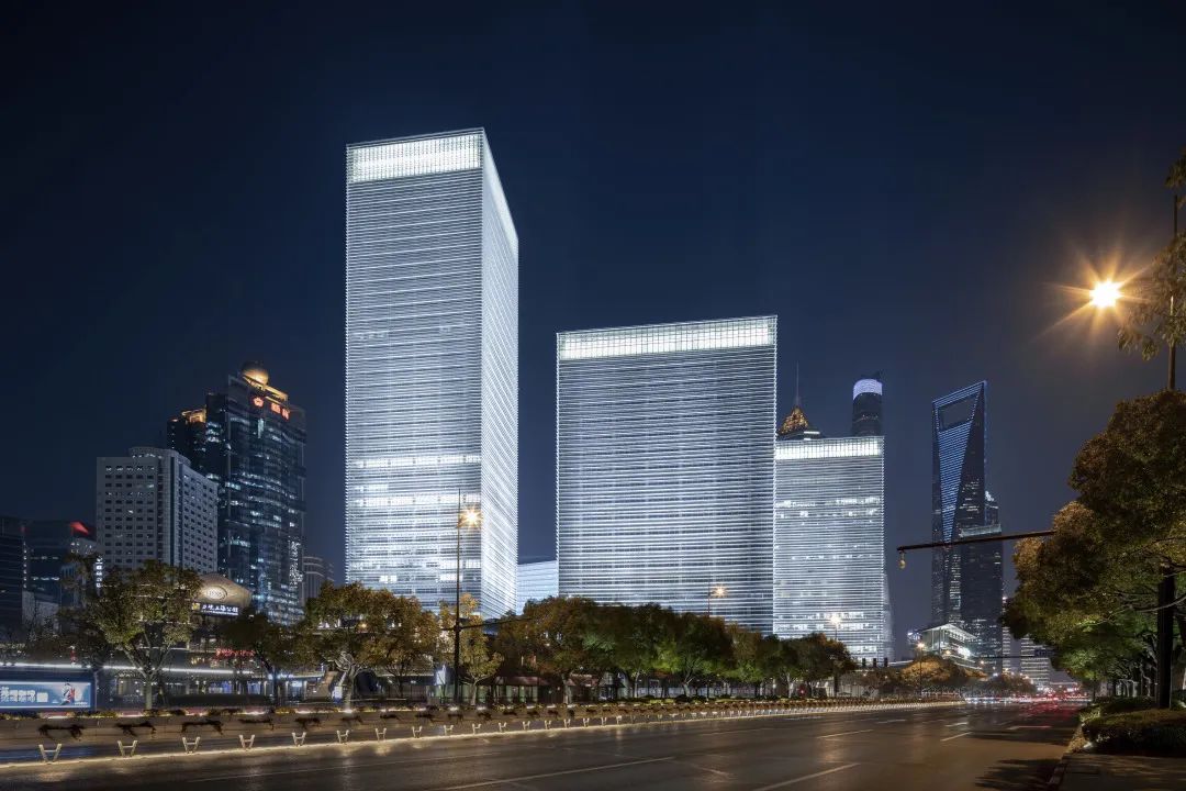 将浦东新区商业和交通配套无缝结合的公共目的地：上海浦东金融广场（下）