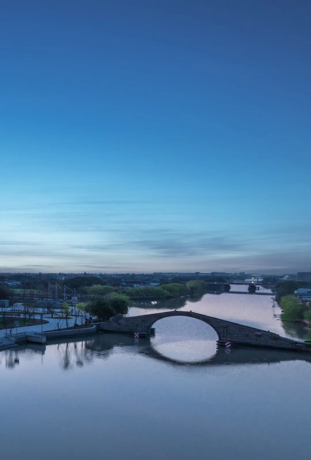 普利兹克大师最新作品:老粮仓变身筒仓艺术中心!