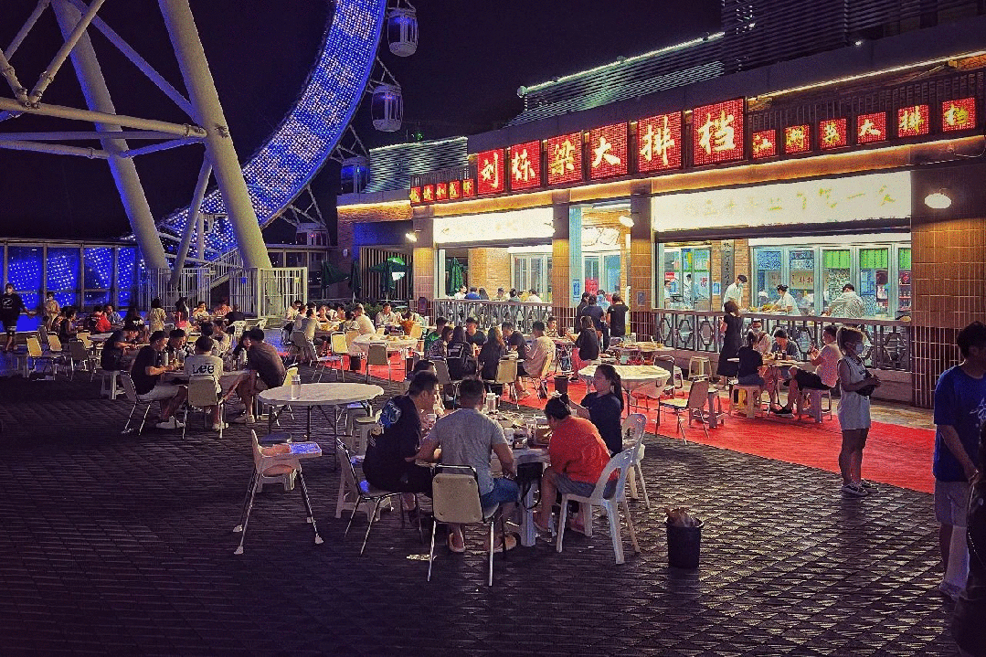 缤纷夜经济，购物中心升腾的“烟火气”