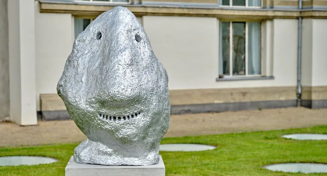 s+s 资讯 | 瑞士艺术家乌戈&bull;罗迪纳 "日出.东方 "雕塑作品在施塔德尔博物馆花园展出！