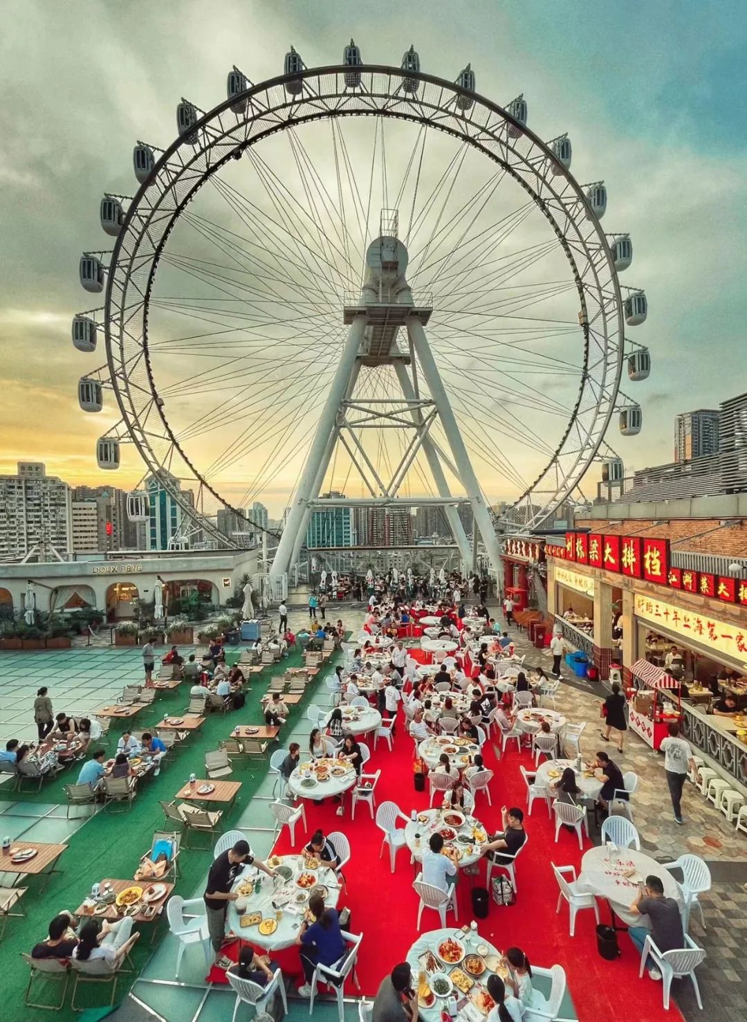 缤纷夜经济，购物中心升腾的“烟火气”