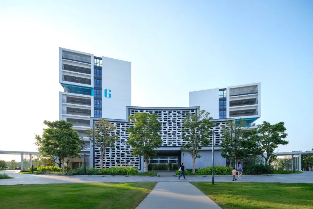 Aedas新作 | 北师香港浸会大学二期校园，钟灵毓秀，碧水绕亭