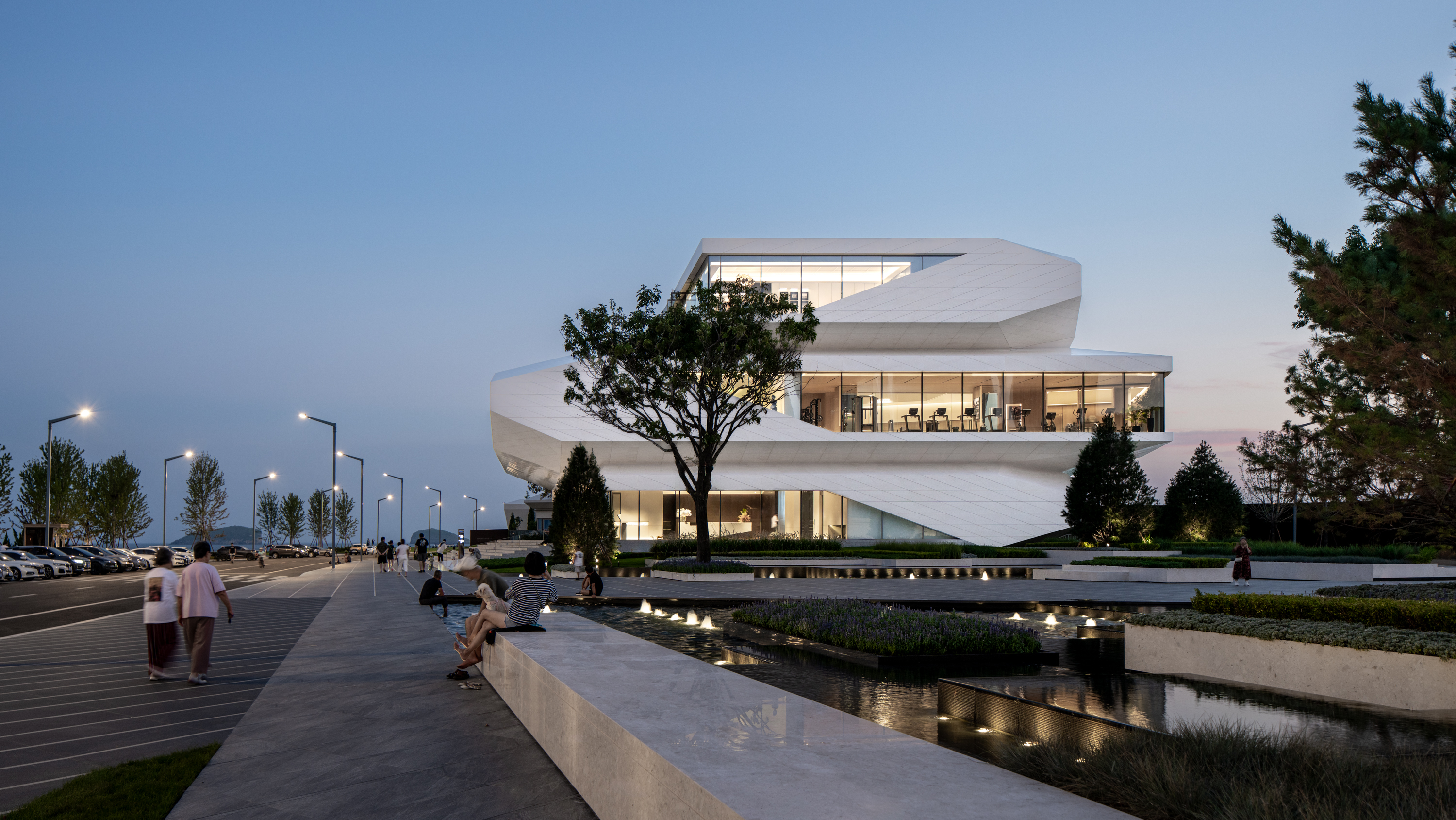 line+新作「石棱镜」，叠石望海，激活大连凌水湾滨海地景