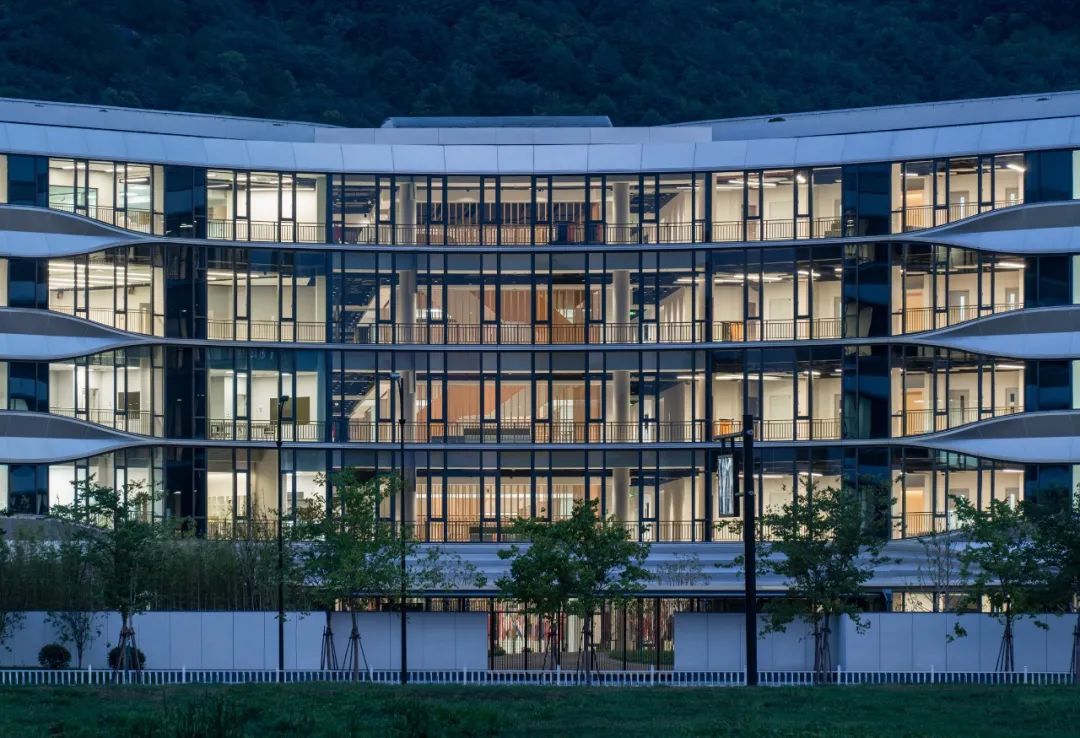 line+WORK | Education Hub：HIS杭州国际学校