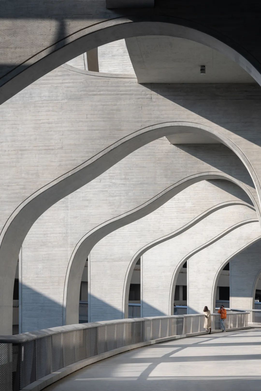 “消失的体育场”建成,马岩松/MAD全球最大覆土建筑群设计